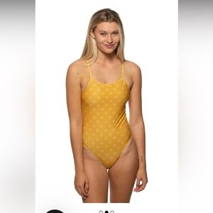 Jolyn Gavin 2 tie back